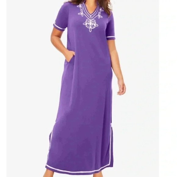Purple maxi dress/loungewear
BIN#16 - Picture 1 of 8